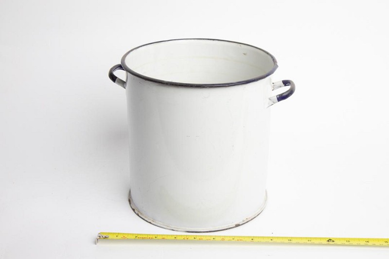 Pot with Handles in Enamel Small